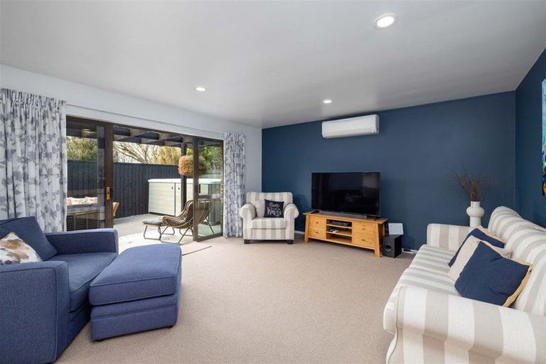 Photo of property in 2 Buscot Gate, Avonhead, Christchurch, 8042