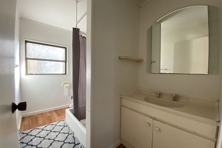 Photo of property in 2/133 Ennis Avenue, Pakuranga Heights, Auckland, 2010