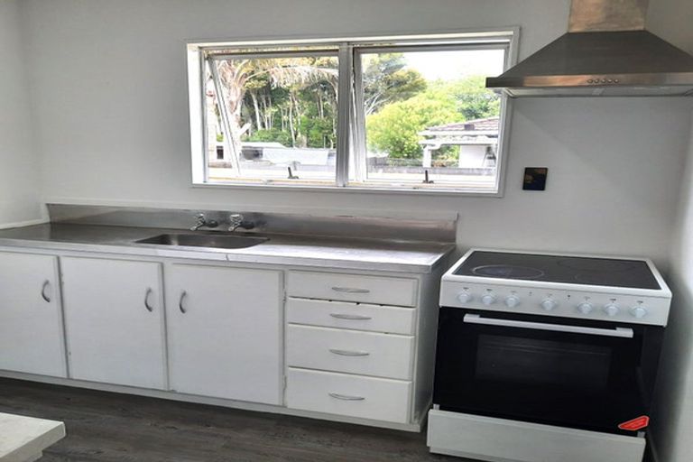 Photo of property in 2/27 Mon Desir Place, Manurewa, Auckland, 2102