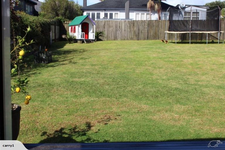 Photo of property in 584 Beach Road, Rothesay Bay, Auckland, 0630