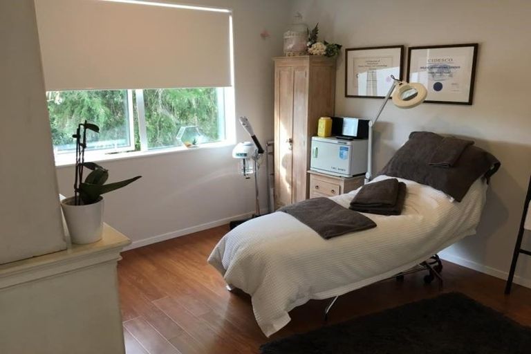 Photo of property in 19b Duncan Avenue, Te Atatu South, Auckland, 0610