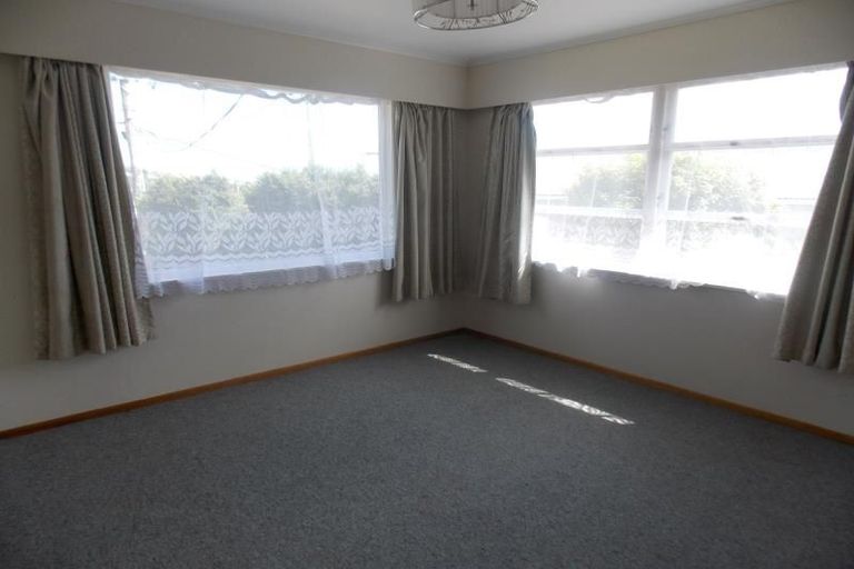 Photo of property in 15 Bancroft Terrace, Newlands, Wellington, 6037