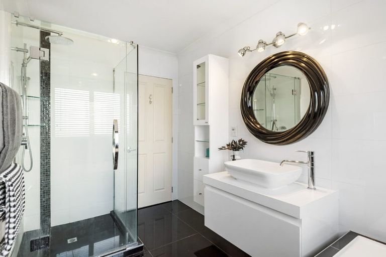 Photo of property in 12 English Oak Drive, Schnapper Rock, Auckland, 0632