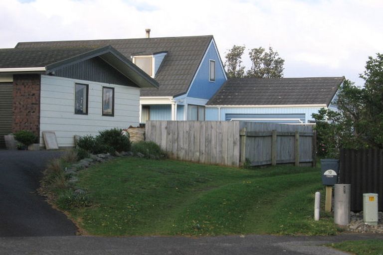 Photo of property in 13 Hastings Street, Waikanae Beach, Waikanae, 5036