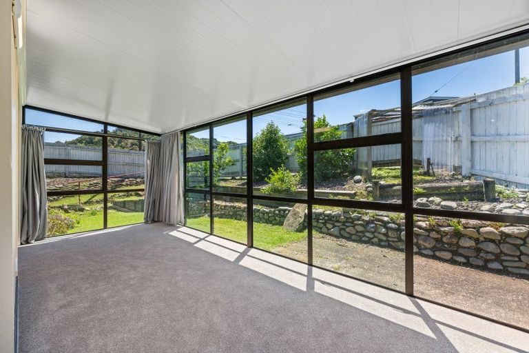 Photo of property in 62 Waikawa Road, Picton, 7220