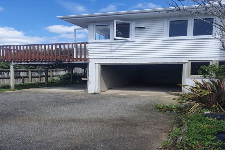 Photo of property in 30 Golf Road, New Lynn, Auckland, 0600