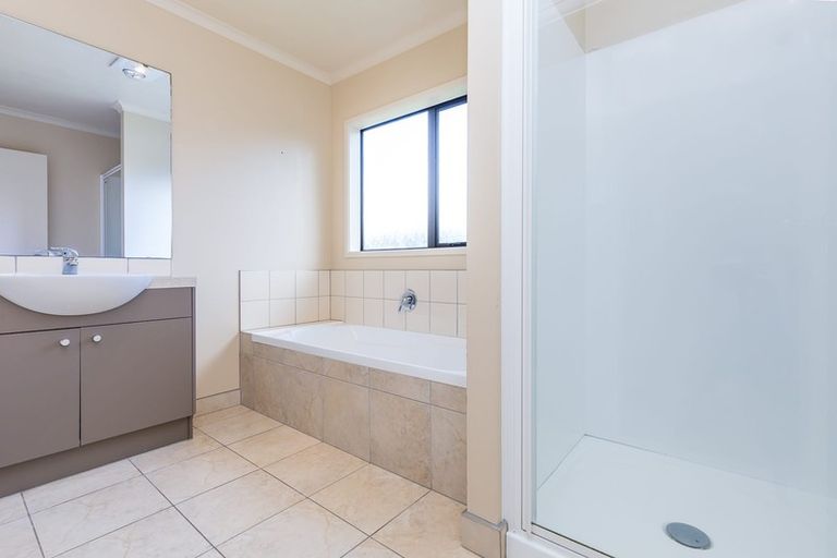 Photo of property in 2 Seamount Drive, Red Beach, 0932