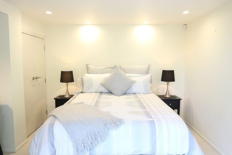 Photo of property in 12a Parr Terrace, Castor Bay, Auckland, 0620