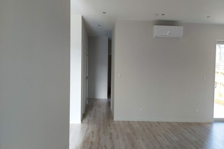 Photo of property in 8 Barrique Road, Kumeu, 0810