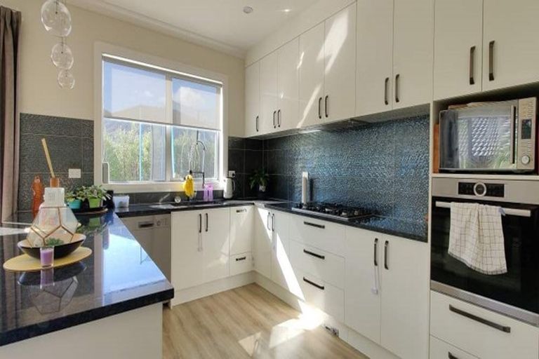 Photo of property in 17 Kuawa Drive, Kumeu, 0810