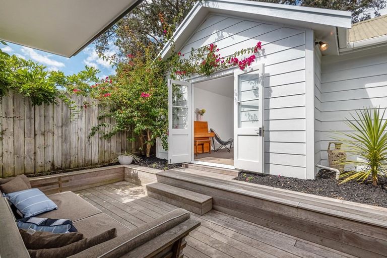 Photo of property in 15 Abbotsford Terrace, Devonport, Auckland, 0624