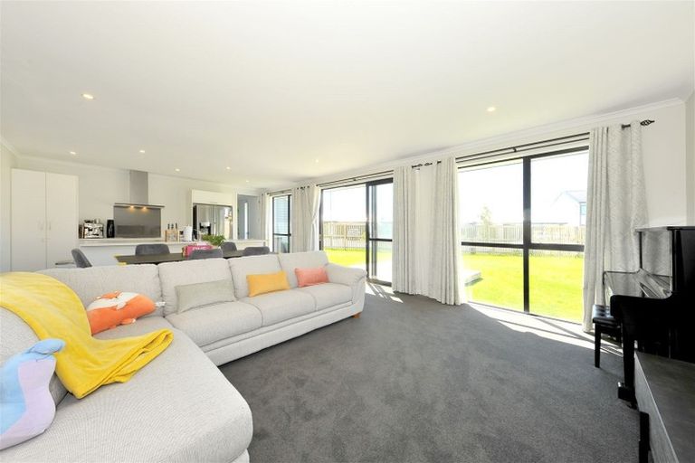 Photo of property in 3 Eric Melrose Lane, Halswell, Christchurch, 8025