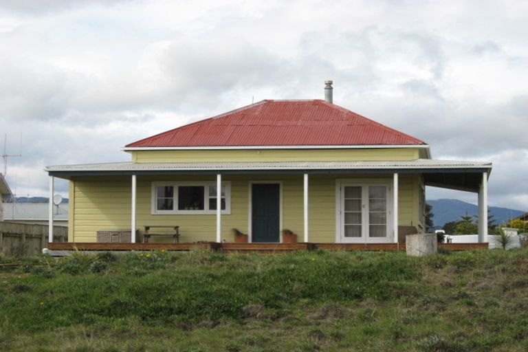 Photo of property in 34 Manga-pirau Street, Waikawa Beach, Manakau, 5573