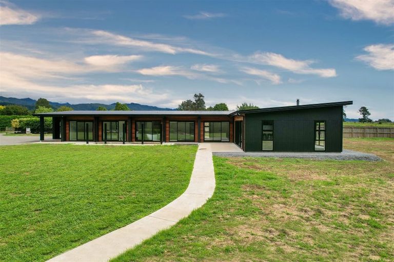 Photo of property in 38a Pohutukawa Drive, Levin, 5571