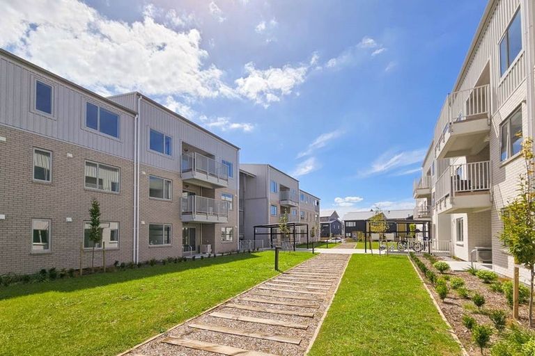 Photo of property in 102/28a Eileen Newey Place, Henderson, Auckland, 0612