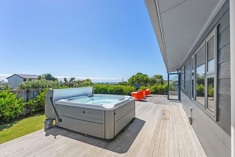 Photo of property in 17 Moana Street, Otaki Beach, Otaki, 5512
