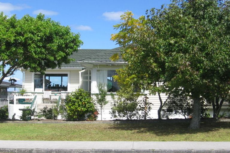 Photo of property in 2/22 Knights Road, Rothesay Bay, Auckland, 0630