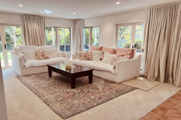 Photo of property in 1098 Peak Road, Helensville, 0875