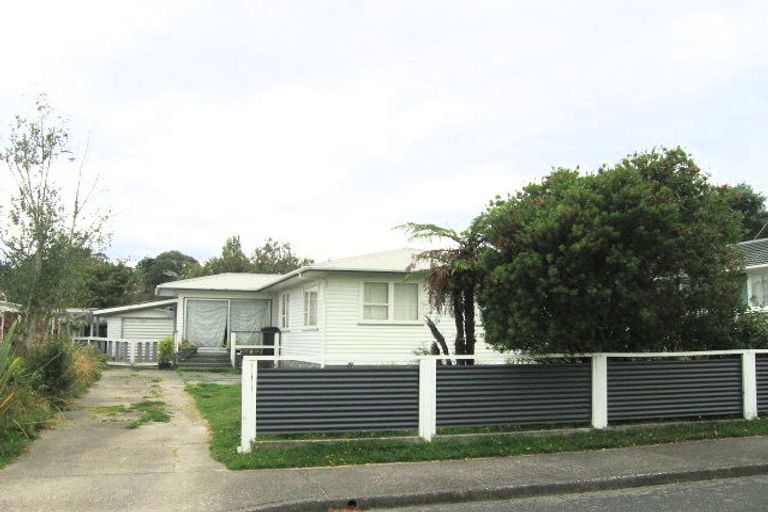 Photo of property in 14 Prestige Place, Maoribank, Upper Hutt, 5018