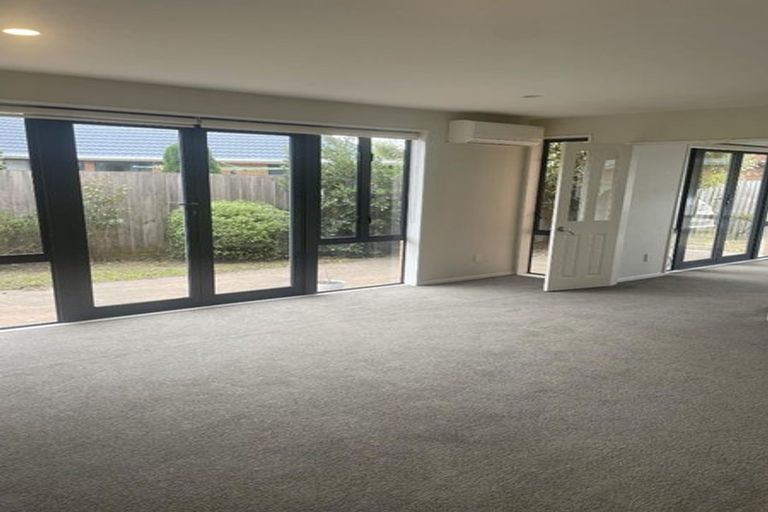 Photo of property in 32 Berkshire Drive, Avonhead, Christchurch, 8042