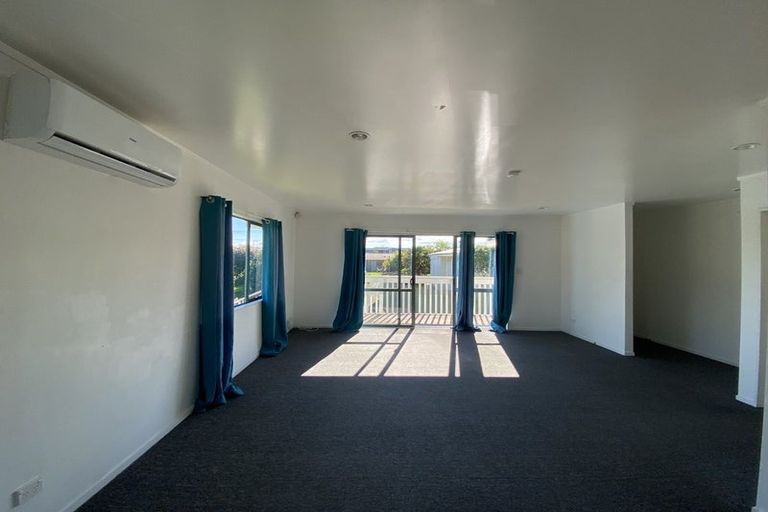Photo of property in 3a Waterview Road West, Takanini, 2112