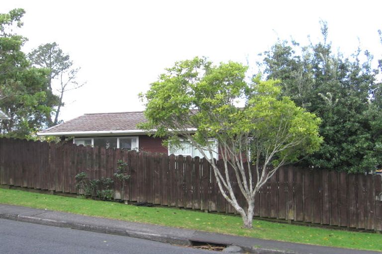 Photo of property in 1/10 Kemp Road, Massey, Auckland, 0614