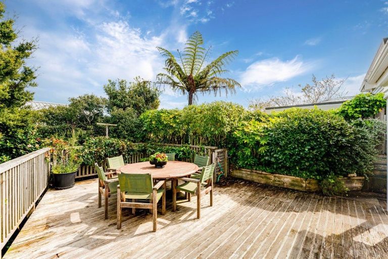 Photo of property in 30 Lucknow Terrace, Khandallah, Wellington, 6035