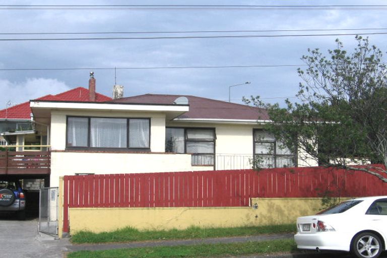 Photo of property in 1a Mcleod Road, Henderson, Auckland, 0612