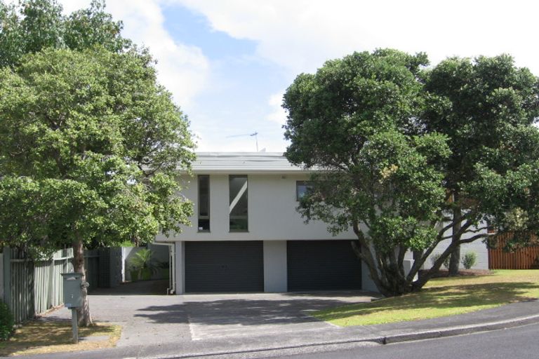 Photo of property in 1 Christensen Place, Forrest Hill, Auckland, 0620