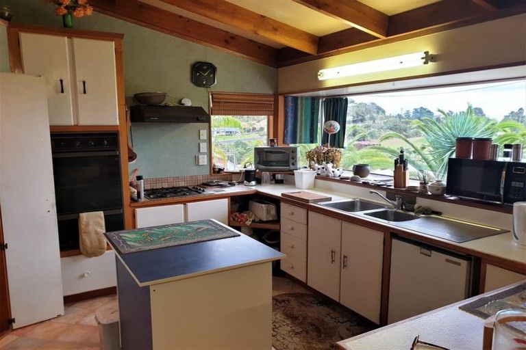 Photo of property in 25 Powells Road, Cable Bay, 0420