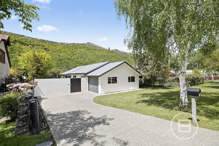 Photo of property in 81 Devon Street, Arrowtown, 9302