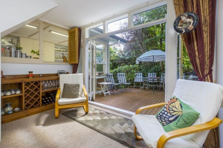 Photo of property in 135 Pinehaven Road, Pinehaven, Upper Hutt, 5019