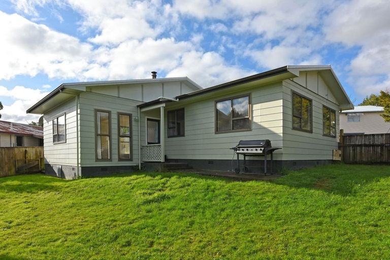 Photo of property in 5 Edelweiss Grove, Timberlea, Upper Hutt, 5018