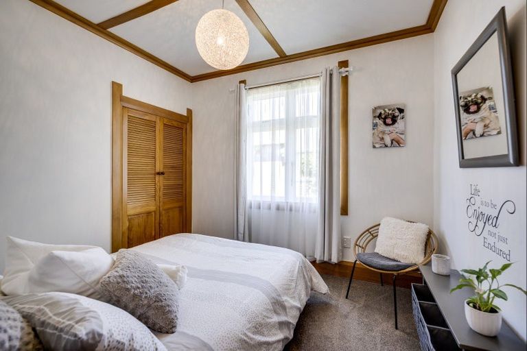 Photo of property in 1 Lambton Road, Hospital Hill, Napier, 4110