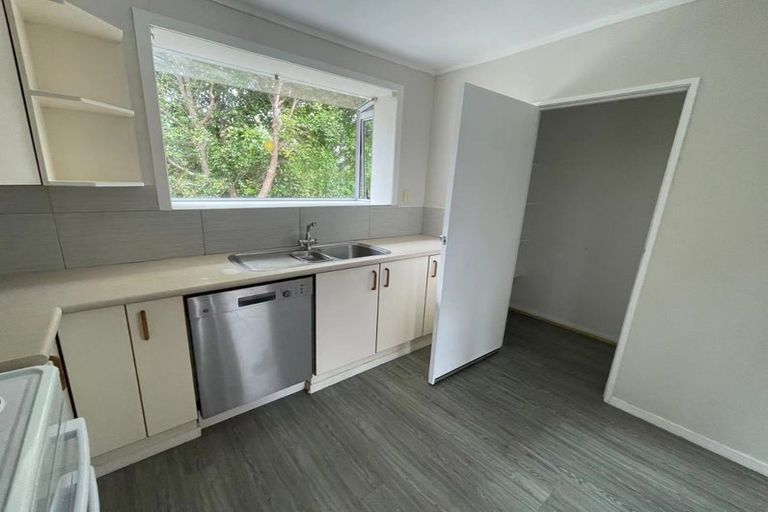 Photo of property in 1/663 Beach Road, Rothesay Bay, Auckland, 0630