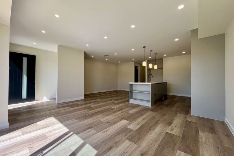 Photo of property in 128 Vintry Drive, Kumeu, 0810