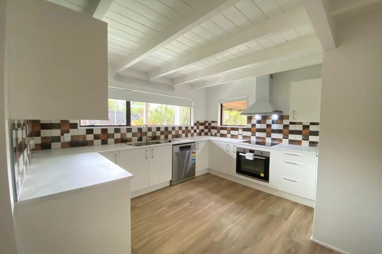 Photo of property in 2/24 Matipo Road, Mairangi Bay, Auckland, 0630