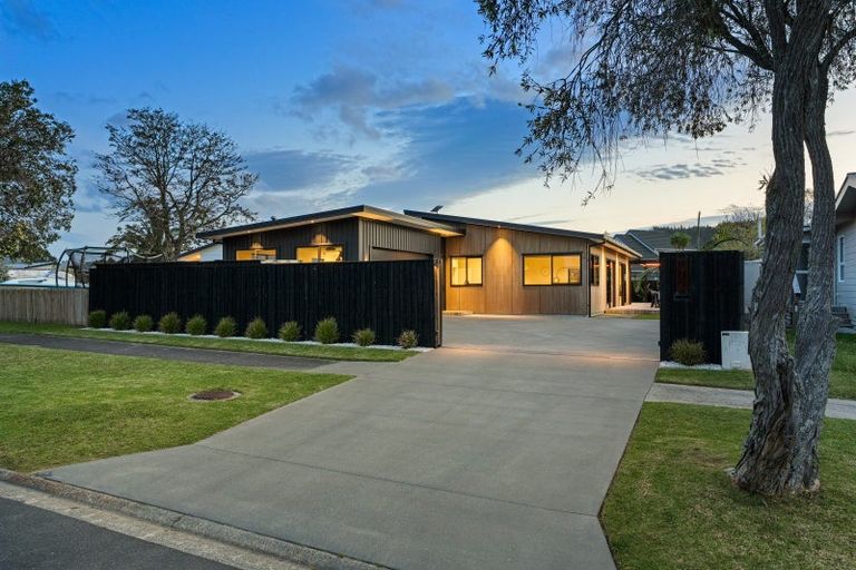 Photo of property in 107 Wattle Place, Whangamata, 3620