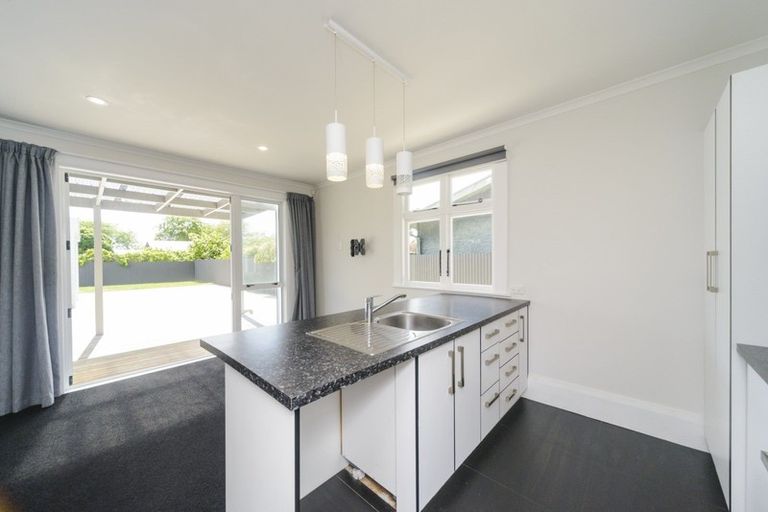 Photo of property in 11 Shamrock Street, Takaro, Palmerston North, 4412