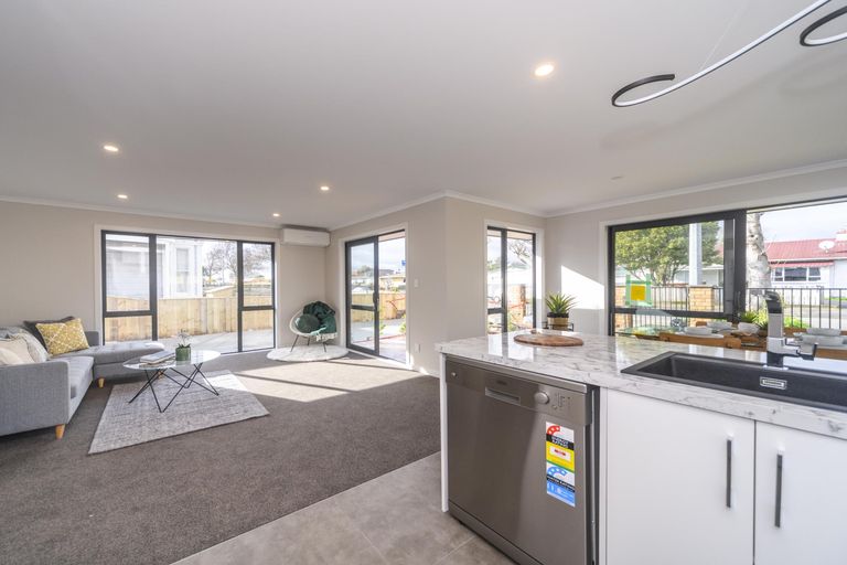 Photo of property in 18 Raglan Avenue, Cloverlea, Palmerston North, 4412