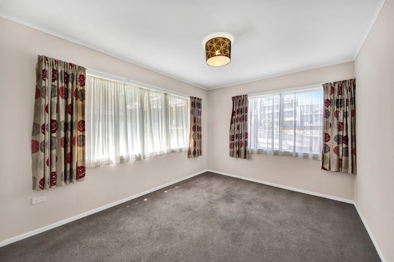 Photo of property in 13 Ambury Place, Merrilands, New Plymouth, 4312