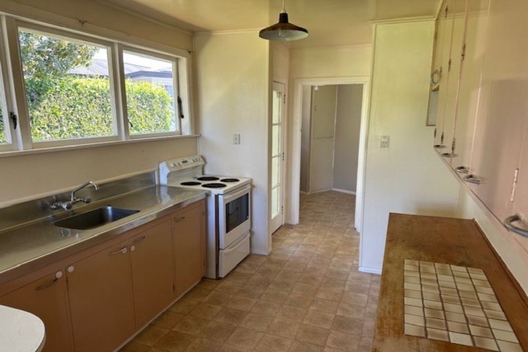 Photo of property in 40 Kingdale Road, Henderson, Auckland, 0610