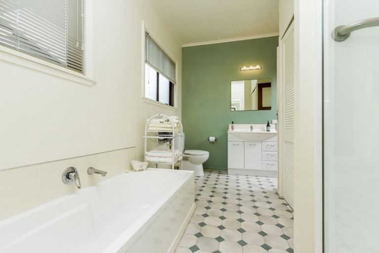 Photo of property in 2/7 Egremont Street, Belmont, Auckland, 0622