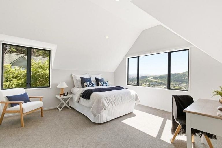 Photo of property in 6a Chastudon Place, Tawa, Wellington, 5028