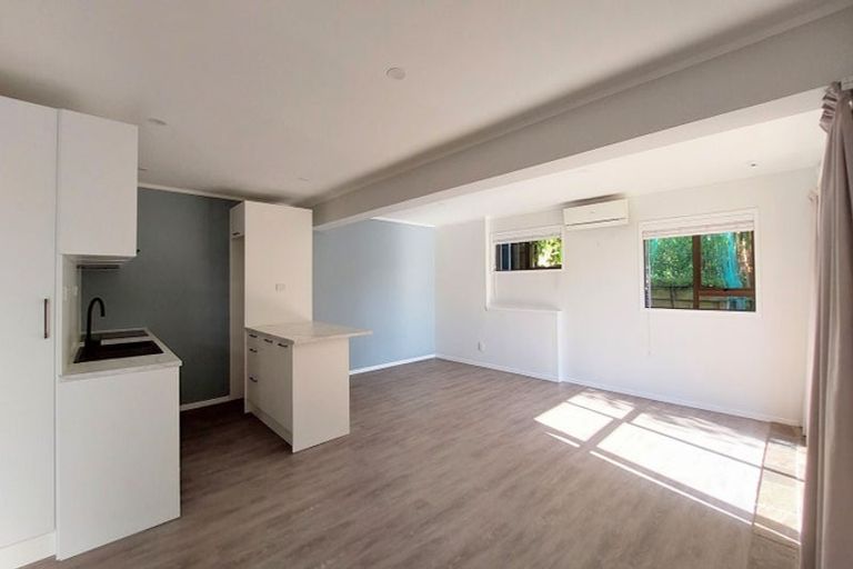 Photo of property in 5 Reynolds Place, Torbay, Auckland, 0630