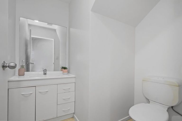 Photo of property in 2/23 Charlenne Close, Ranui, Auckland, 0612