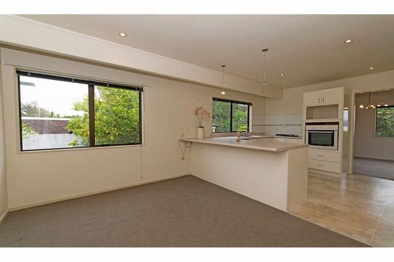 Photo of property in 2/36 Takapu Street, Henderson, Auckland, 0612