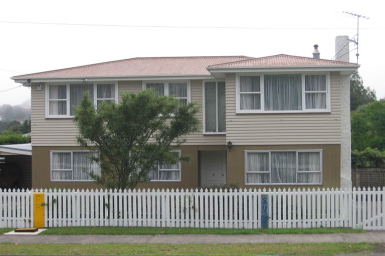 Photo of property in 9 Kaurilands Road, Titirangi, Auckland, 0604