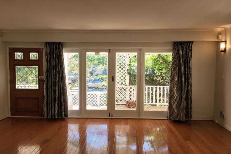 Photo of property in 2a Waller Avenue, Bucklands Beach, Auckland, 2012