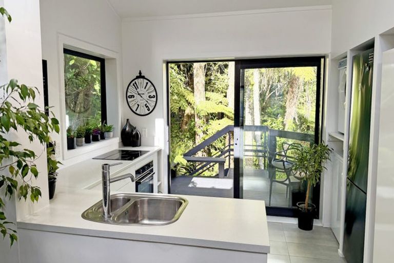 Photo of property in 1/9a Wyvern Place, Glenfield, Auckland, 0629